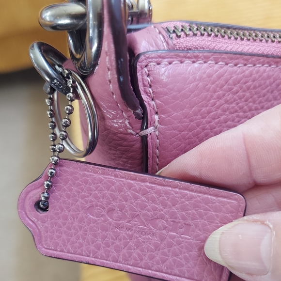 Coach Mauve Pebbled Leather Shoulder Bag W/Gun Metal Hardware - Picture 9 of 16